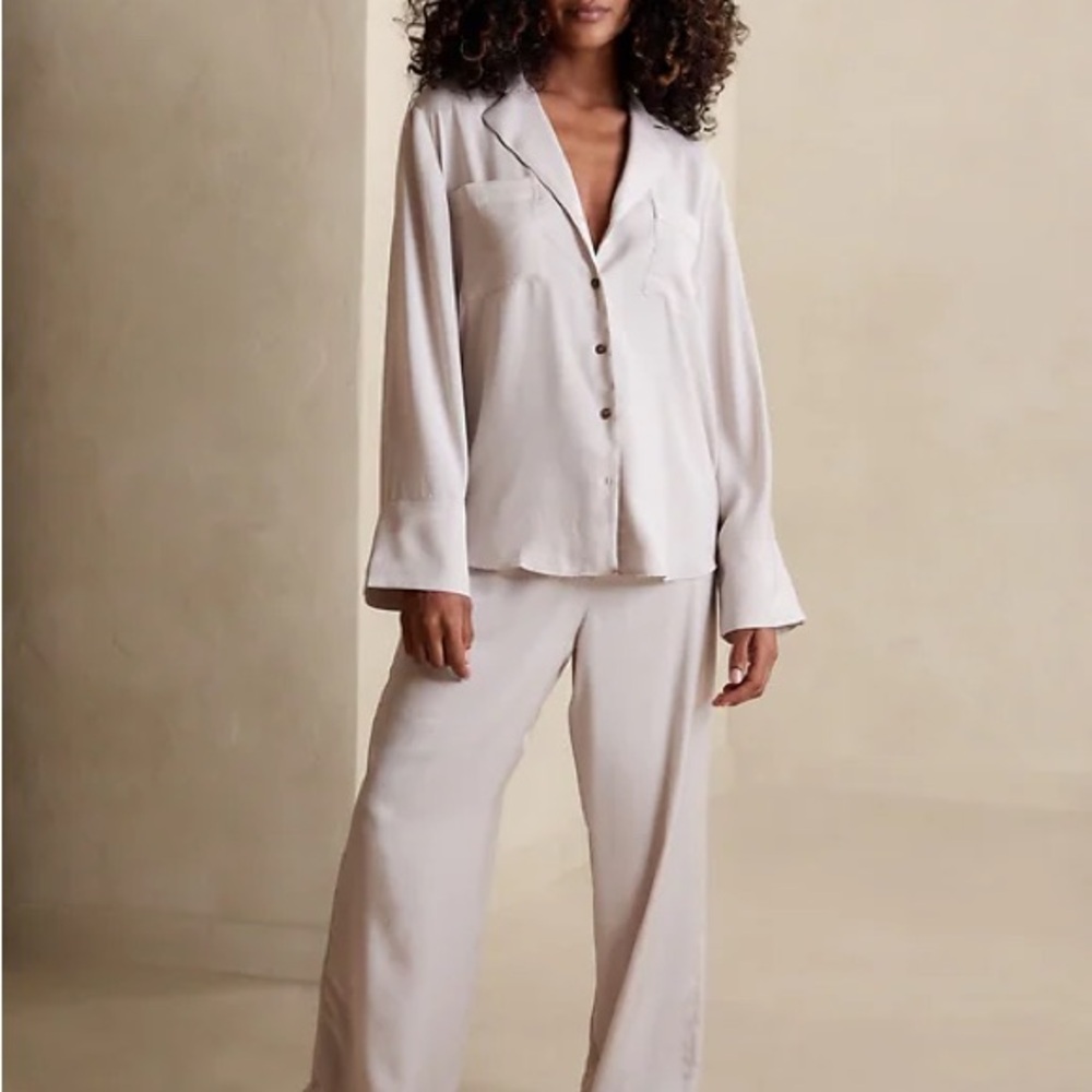 Banana Republic Intimates Elegant Cream Pajama Set